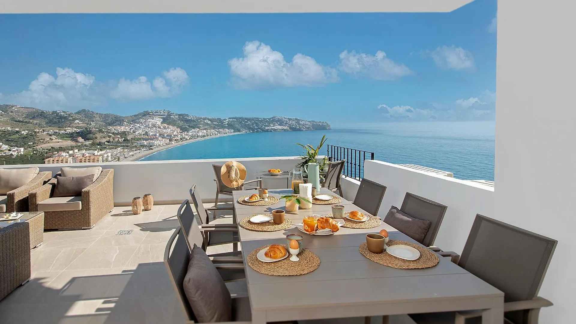 Close To The Beach, High Standard, Private Pool 8P La Herradura